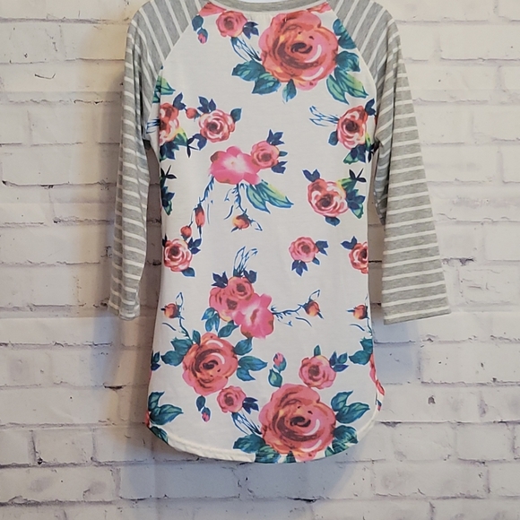 Floral 3/4 Sleeve Top - Picture 2 of 2